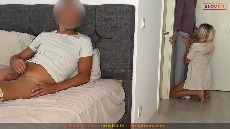 Kurye Porno HD Dila hanım gelen kuryeye sakso çekti